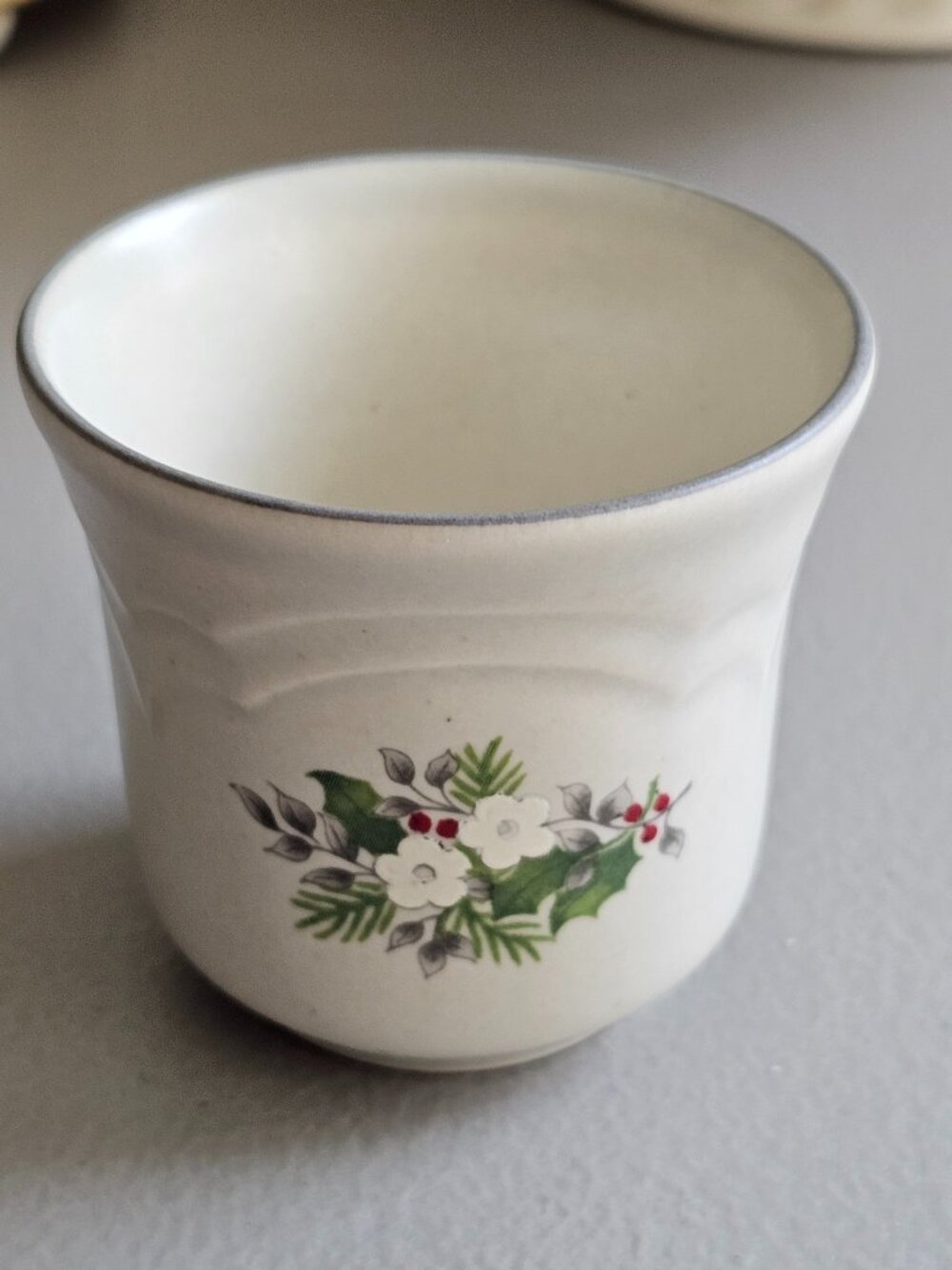 Pfaltzgraff Christmas Heirloom Candle Votive Holder Holiday White Green Red